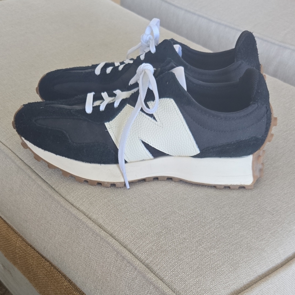 New Balance 327 Black and White Sneakers Retro Style, Barely Worn